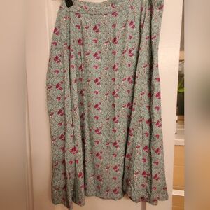 Floral midi skirt, smoke free, pet free home, like new condition